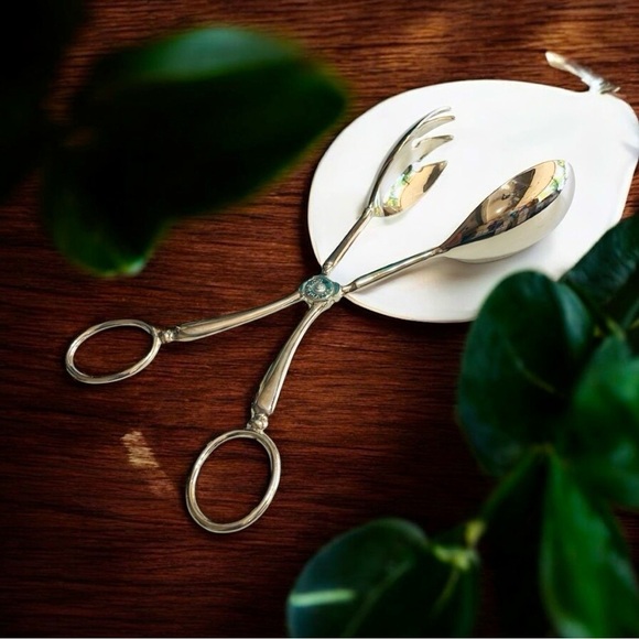 VTG Silver Plate Salad Tongs – Ornate Pastry Server – Elegant Buffet - Picture 1 of 12
